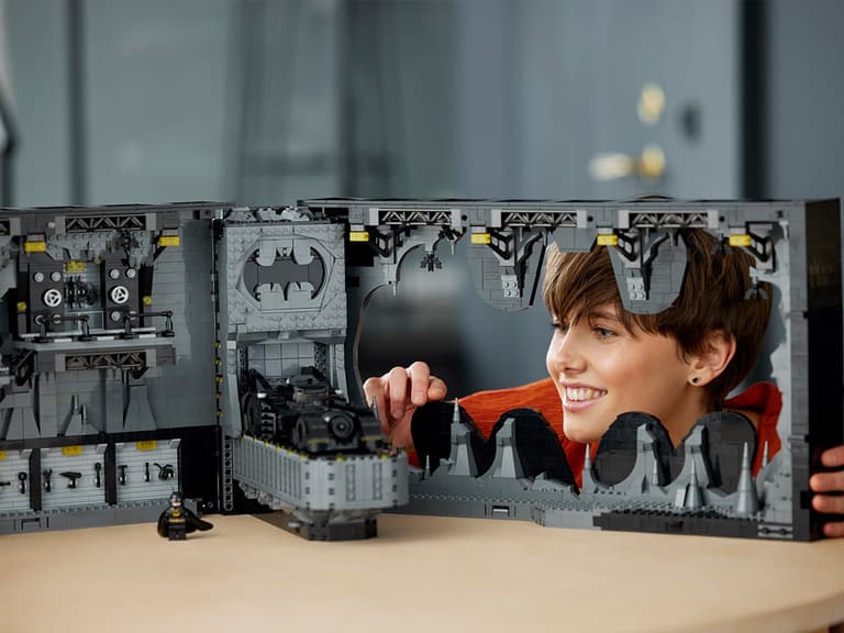 Lego 'Batman Returns' Batcave Shadowbox Set