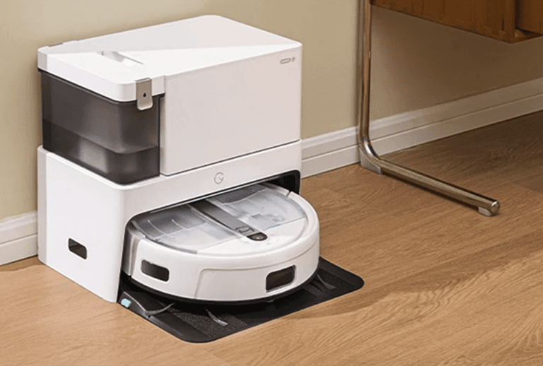 Yeedi Cube in it's Charging Station