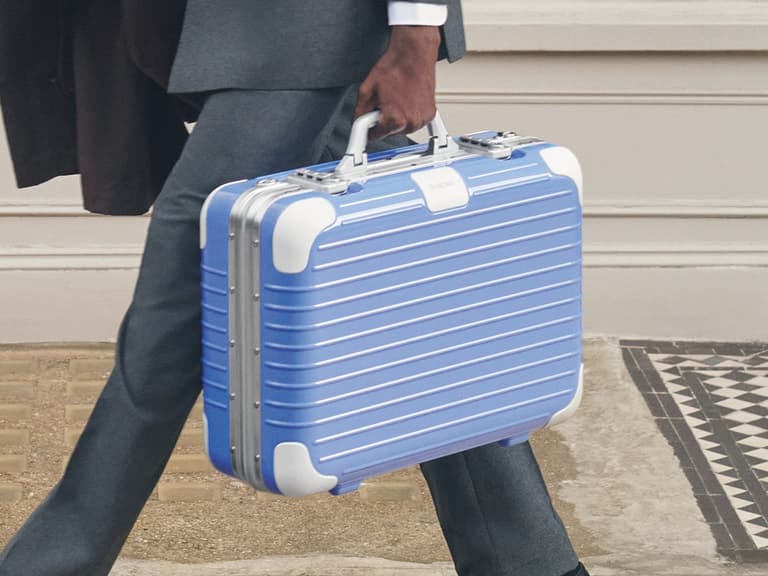 Rimowa holiday case in blue in hand