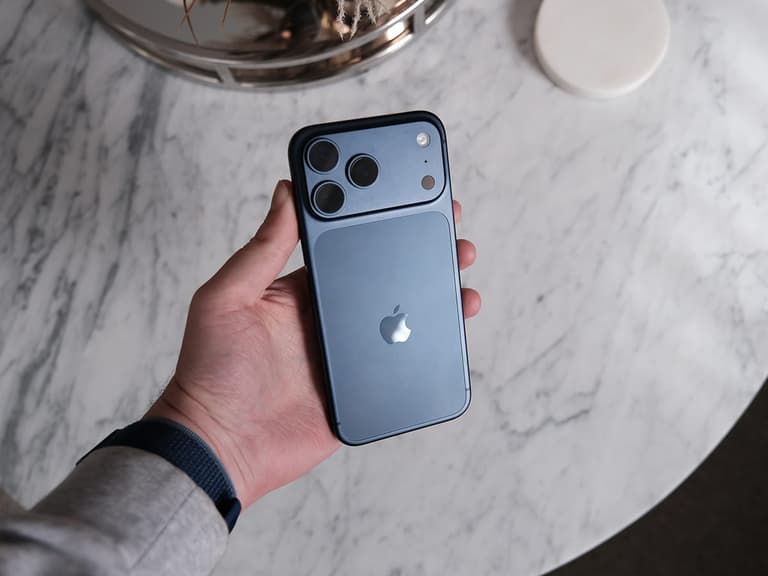 Iphone 17 pro max in hand