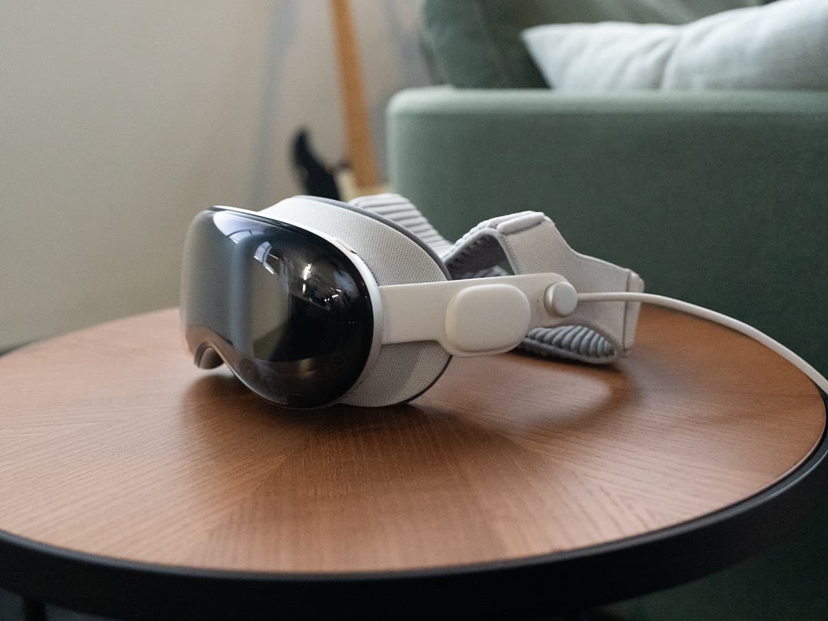 Apple vision pro side on 3