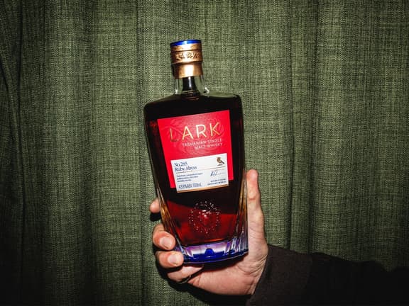 Lark red abyss in hand