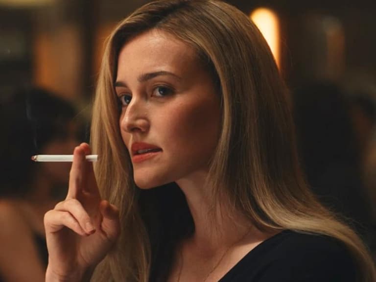 Sarah pidgeon as carolyn bessette smoking a cigarette in love story