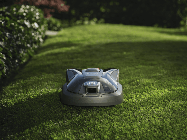Husqvarna Automower® 308V | Image: Husqvarna