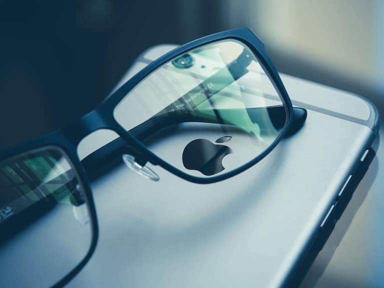 Apple glasses pexels