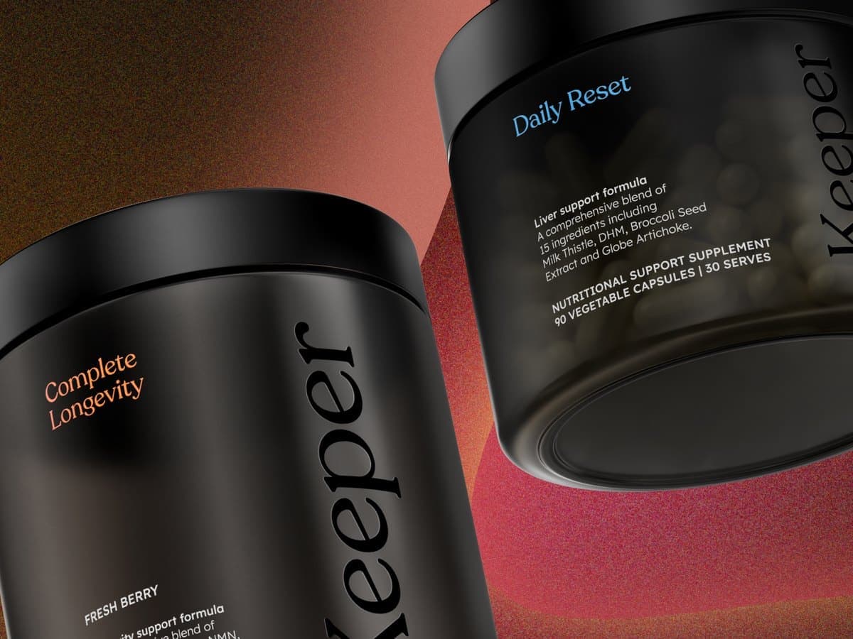 Keeper Complete Longevity and Daily Reset tubs on a red gradient background