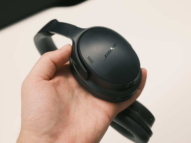 Bose quietcomfort 2nd gen in hand