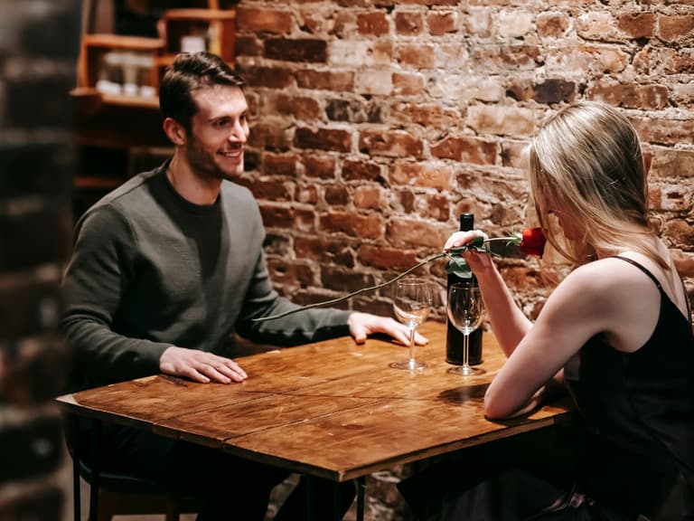 Money vs Chemistry: The Financial Red Flags Holding Back Your Dating Life