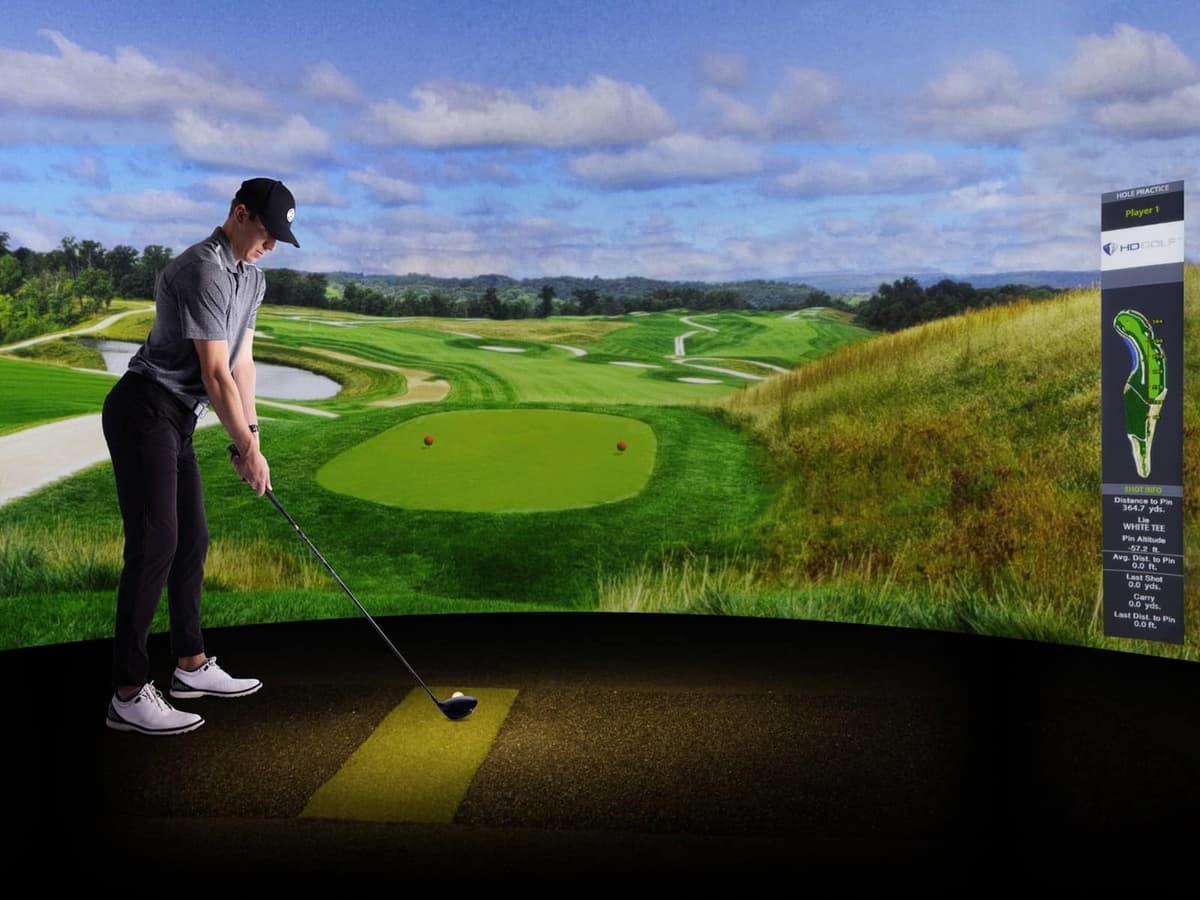 HD Golf simulator at Kingpin Melbourne