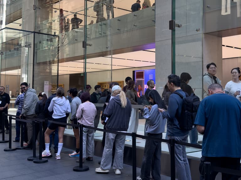 Iphone in sydney line 0007 img 8991